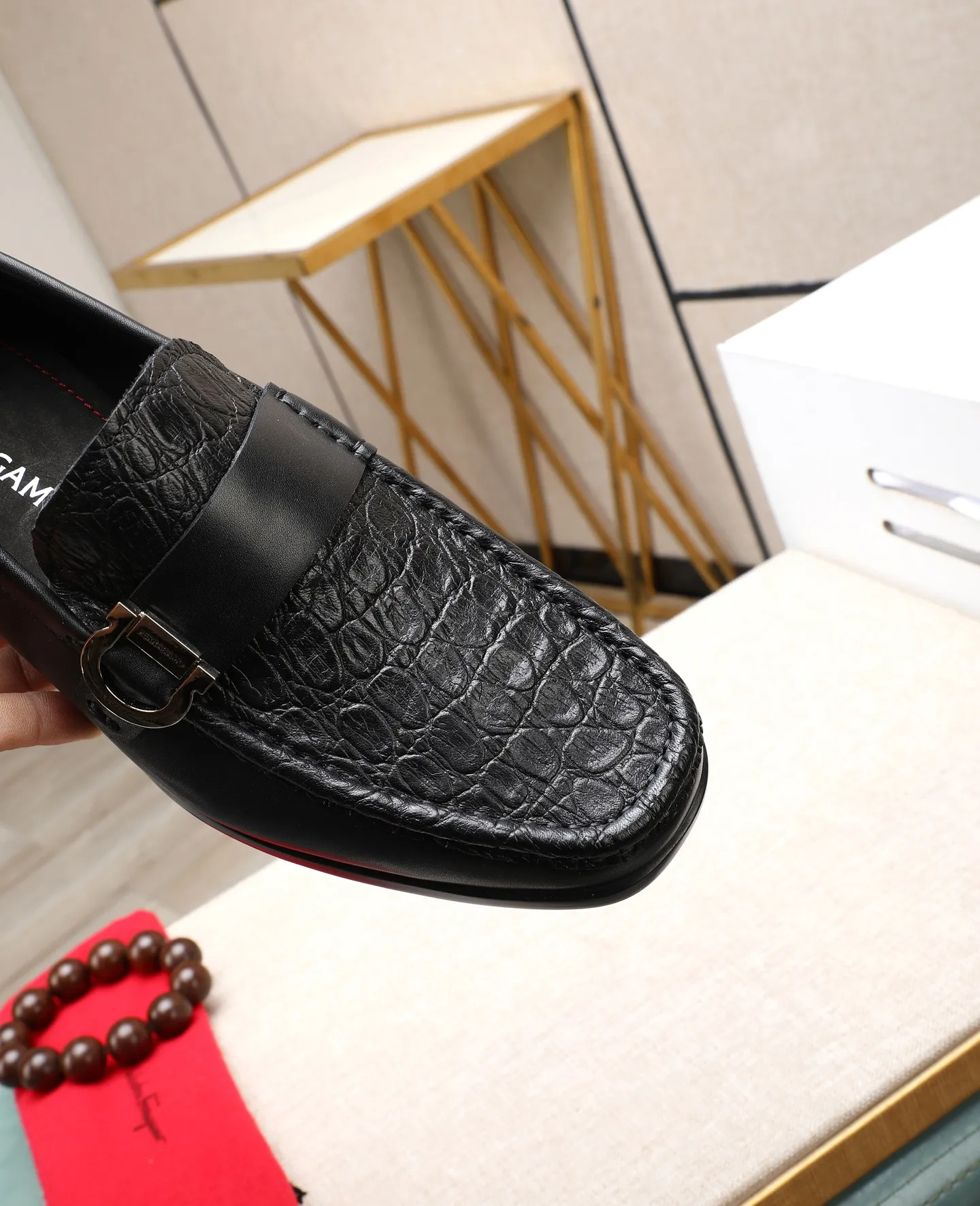 Men's clothing and shoes 💰700📛📛High-end goods! Salvatore Ferragamo is the world's top luxury footwear brand. It comes from Italy, the kingdom of fashion. It is famous all over the world for its traditional handmade design and novel styles... 🚶🏻🚶🏻 Top-quality suit shoes are sold simultaneously at the counter. This style is purely handmade. The fabric is imported Italian calfskin➕soft water-dyed cowhide lining. Specially available with original deep rubber outsole🌀🌀Size: 38➖44